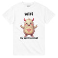 Laat je innerlijke nerd zien met het “WiFi is My Spirit Animal” T-shirt. Funny geek tee met cute monster design. Perfect cadeau voor studenten, gamers en internet-addicts.
