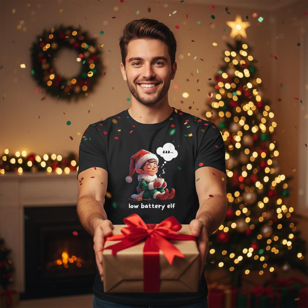 Zwart kerst T-shirt - Low Battery Elf
