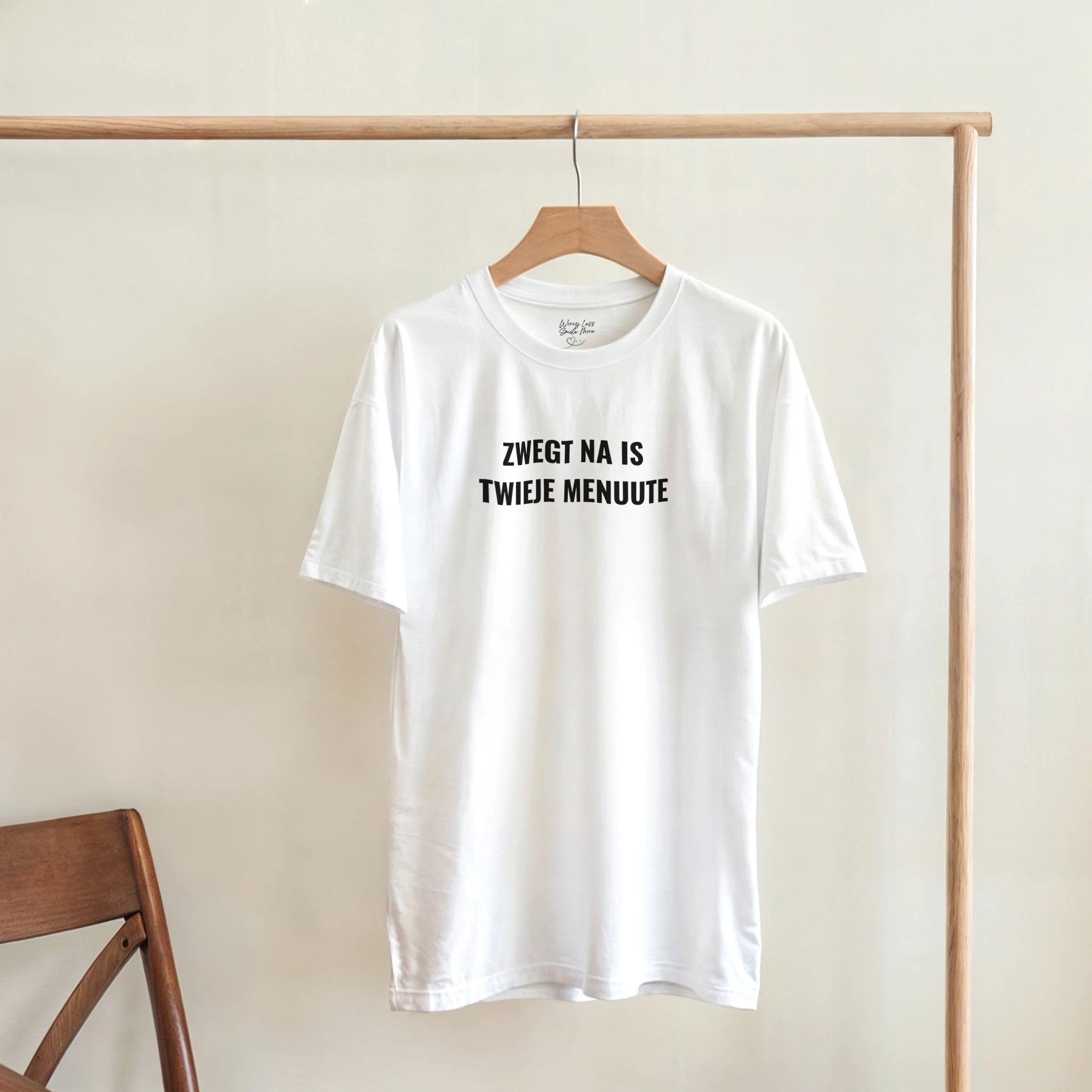 Zwegt na is twieje menuute - zwijg! Wit Shirt