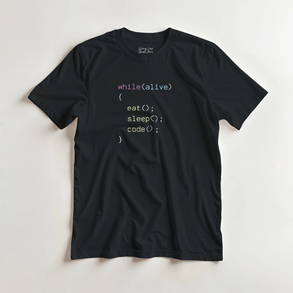 while(alive) { eat(); sleep(); code(); } - Zwart nerd shirt